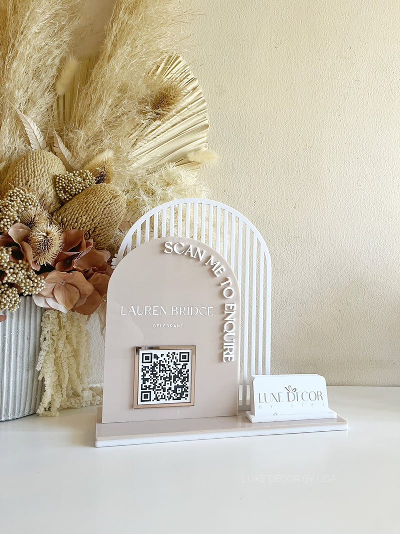 Double Arched Logo + Single QR and Card Holder